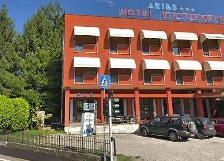 Aries Ξενοδοχείο Lesa Εξωτερικό φωτογραφία