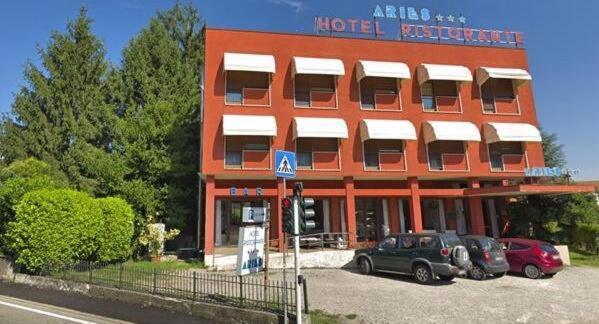 Aries Ξενοδοχείο Lesa Εξωτερικό φωτογραφία